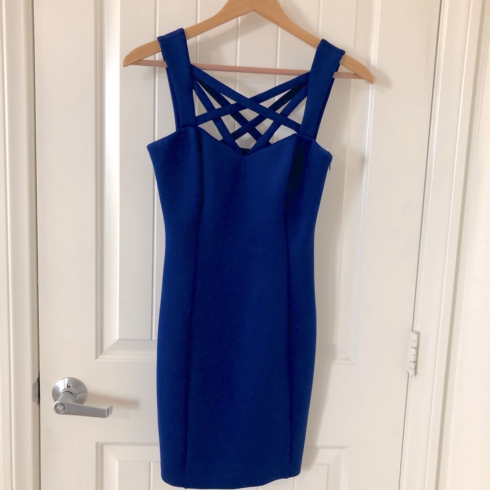 Guess Womens Ponte Criss Cross Front Party Dress. Size 2